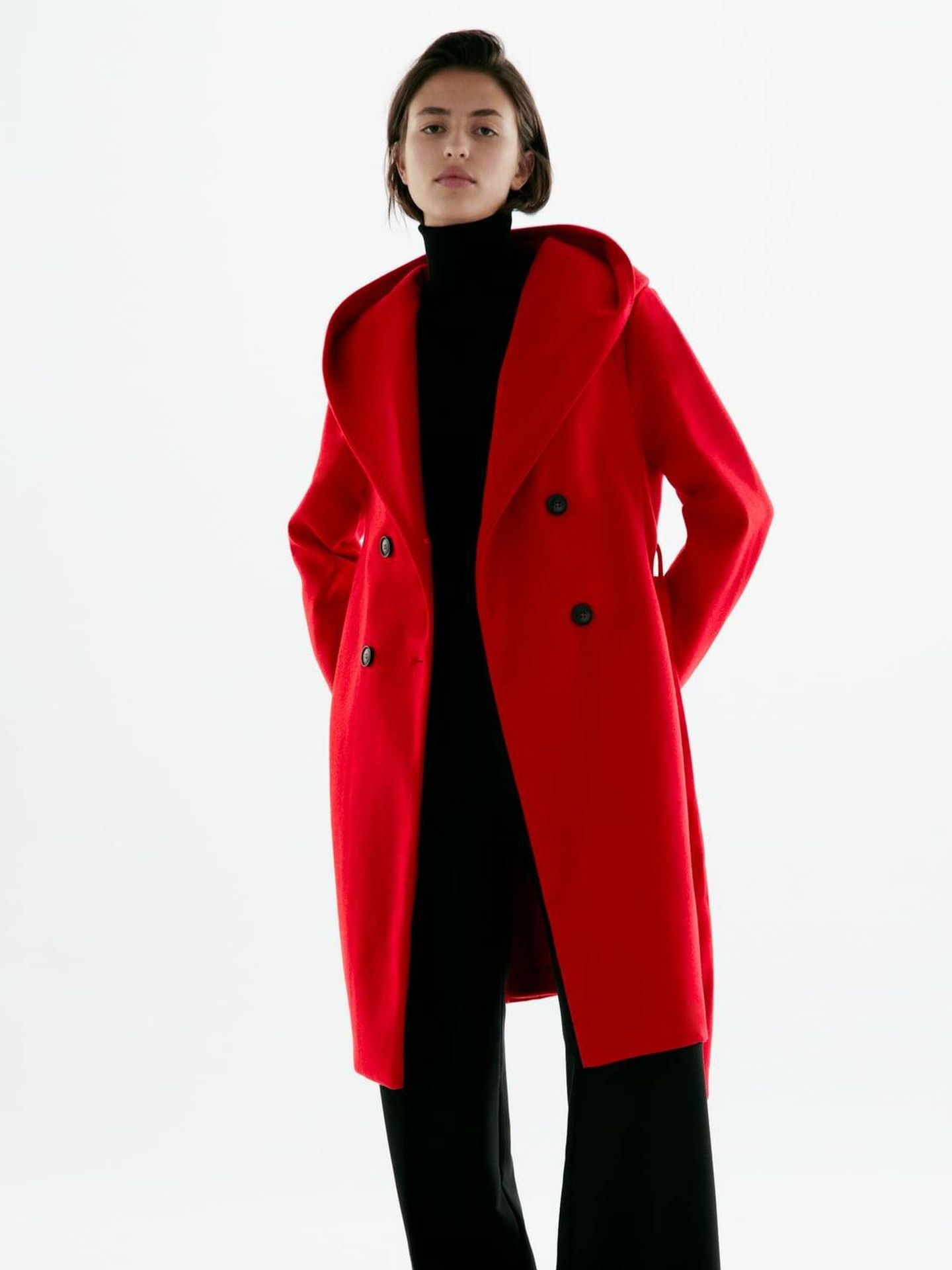 Abrigo rojo. (Zara/Cortesía)