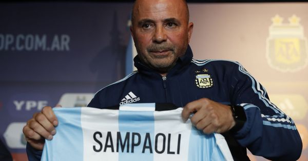 Foto: Jorge Sampaoli, con la camiseta de Argentina. (EFE)