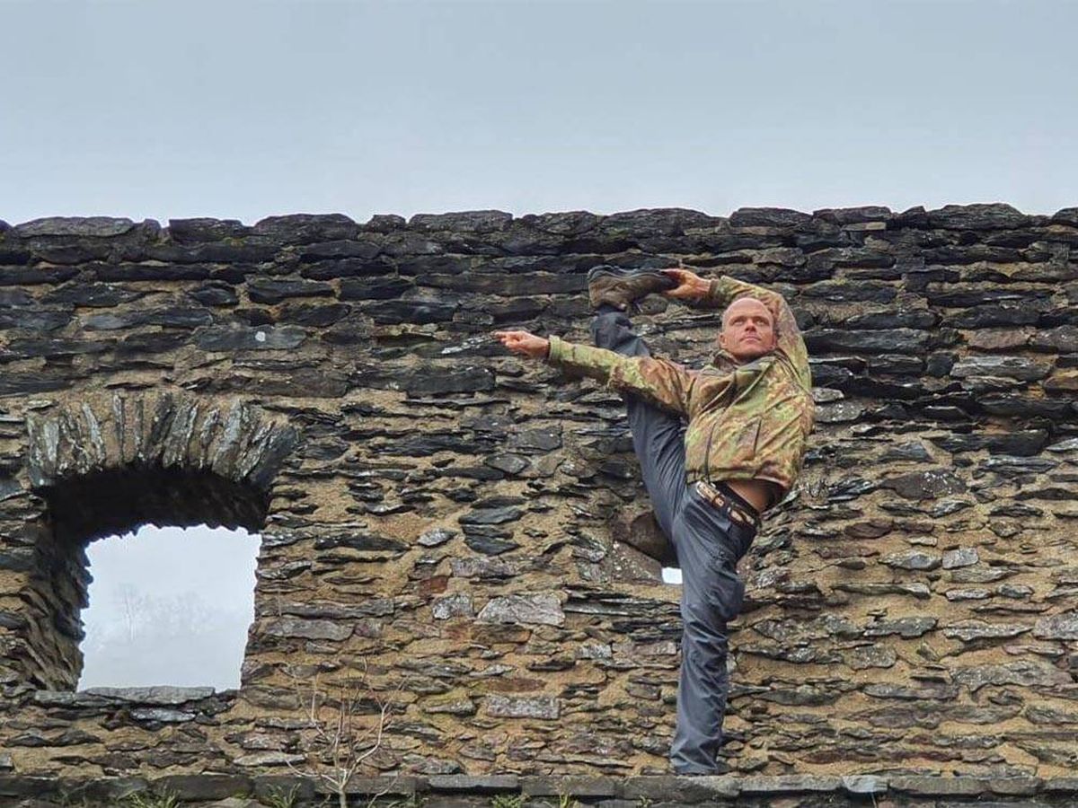 Foto: El profesor ruso de yoga que ha librado a un pueblo de Huesca de la despoblación (Facebook: Nikita Atmananda)