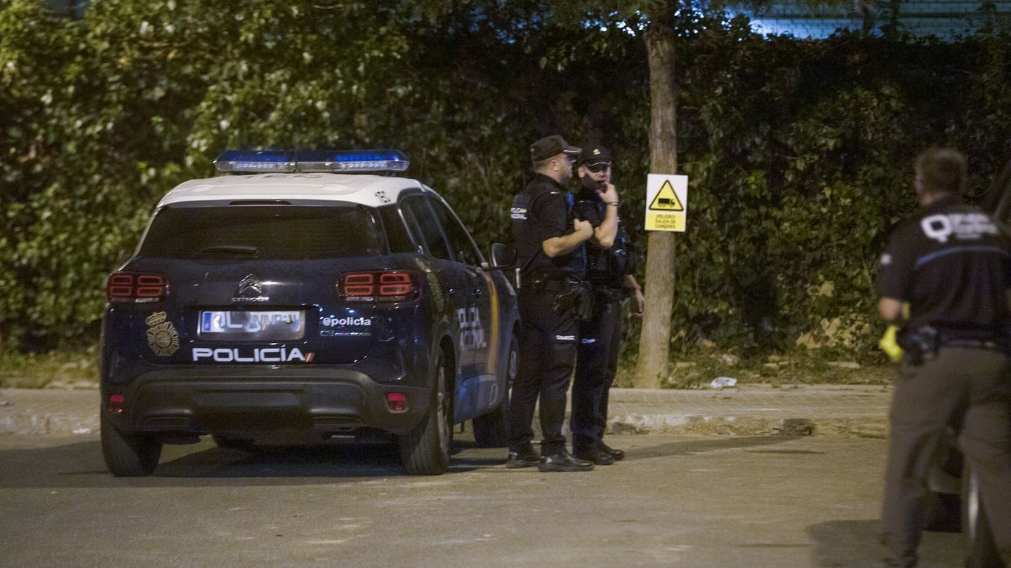 La policía rastreó la noche antes los aledaños. (EFE/José Manuel Vidal)