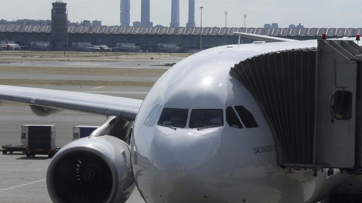 Los pasajeros de un avión pasan 90 minutos encerrados a 50 grados en Barajas