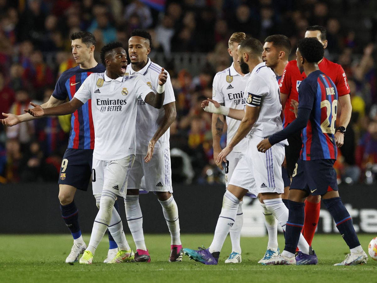 Foto: ¿Por qué no se podrá ver el Barça - Madrid en Inglaterra? Esta es la ley que prohíbe televisar el clásico. (REUTERS / Albert Gea)