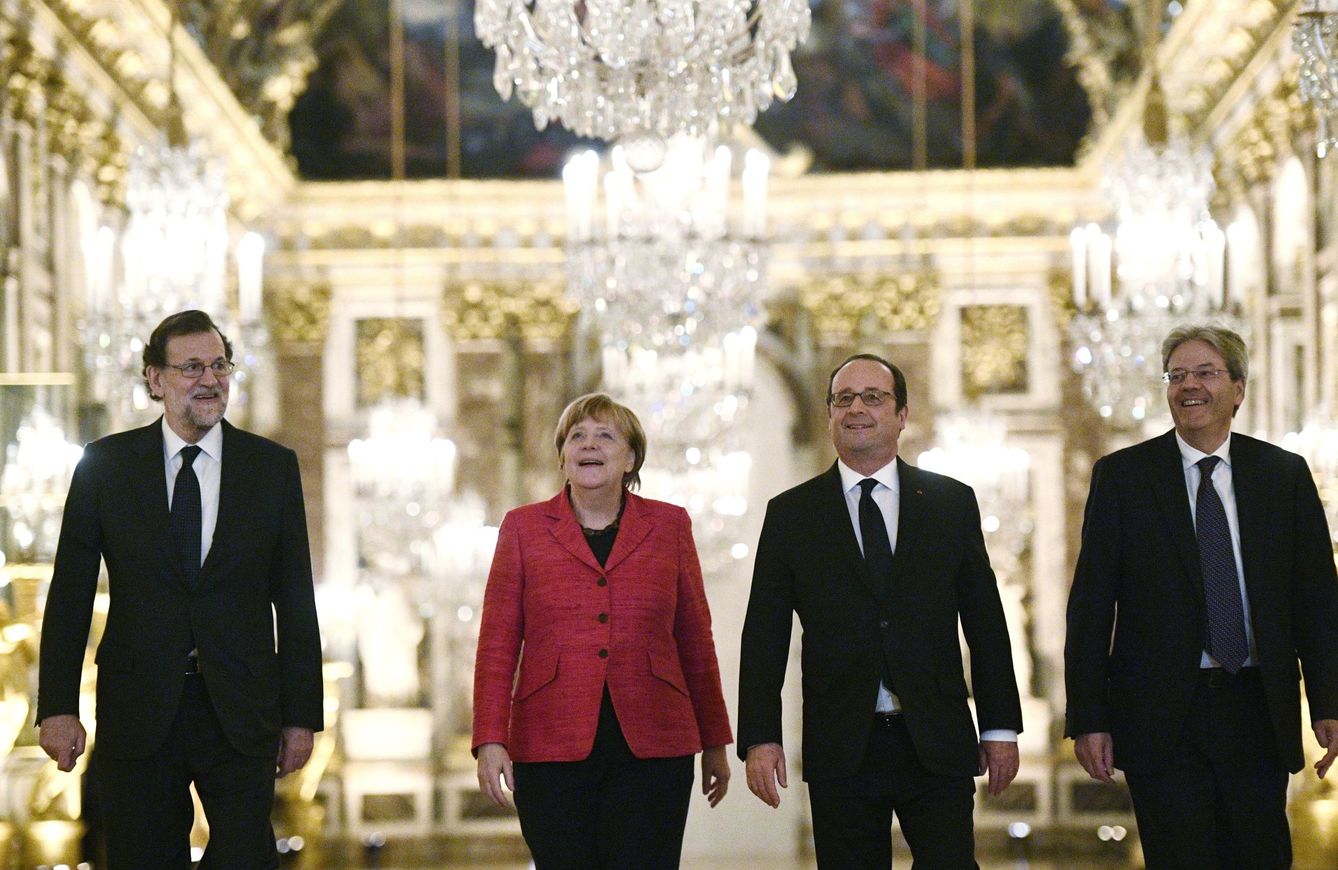 Foto: Mariano Rajoy (i), la canciller alemana, Angela Merkel (2i), el presidente de Francia, Francois Hollande (2d), y el primer ministro italiano, Paolo Gentiloni (d), visitan el Palacio de Versalles. (EFE)