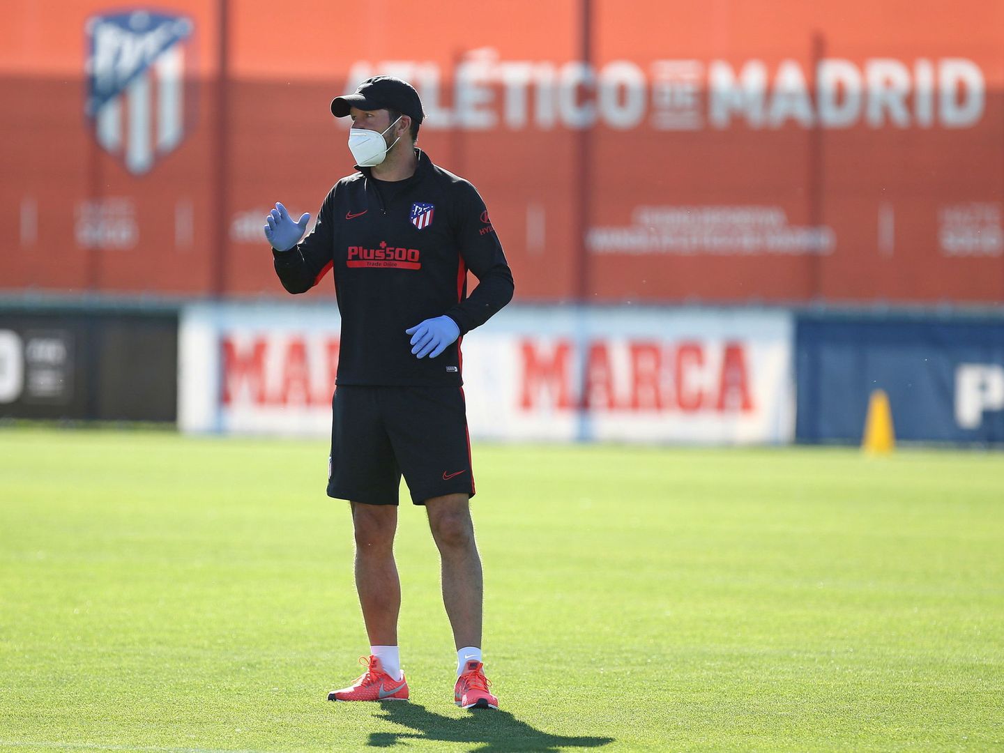 Simeone, durante un entrenamiento tras el regreso del Atlético de Madrid a Majadahonda. (EFE)