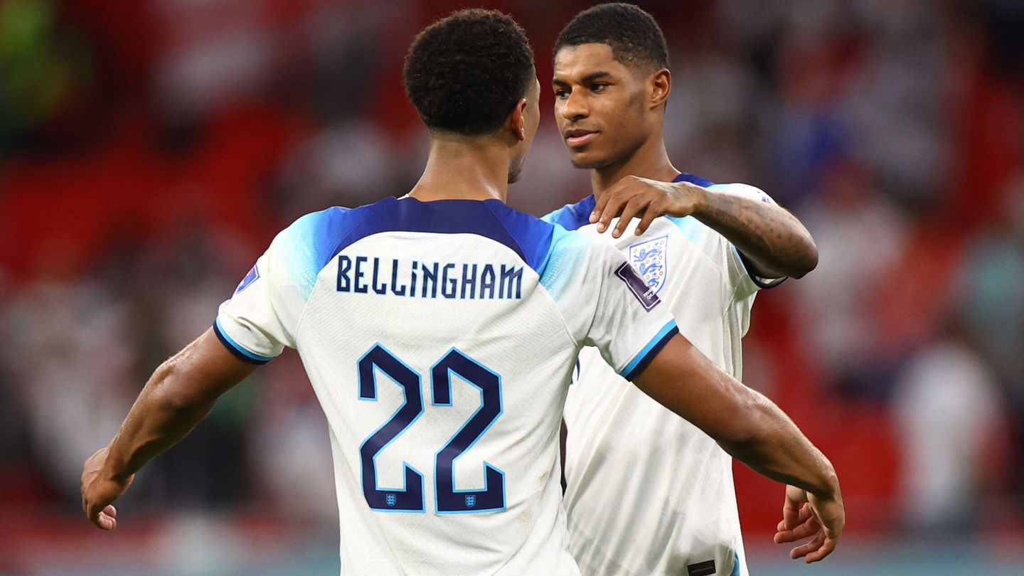 Bellingham y Rashford celebran un gol en el Mundial de Qatar 2022.