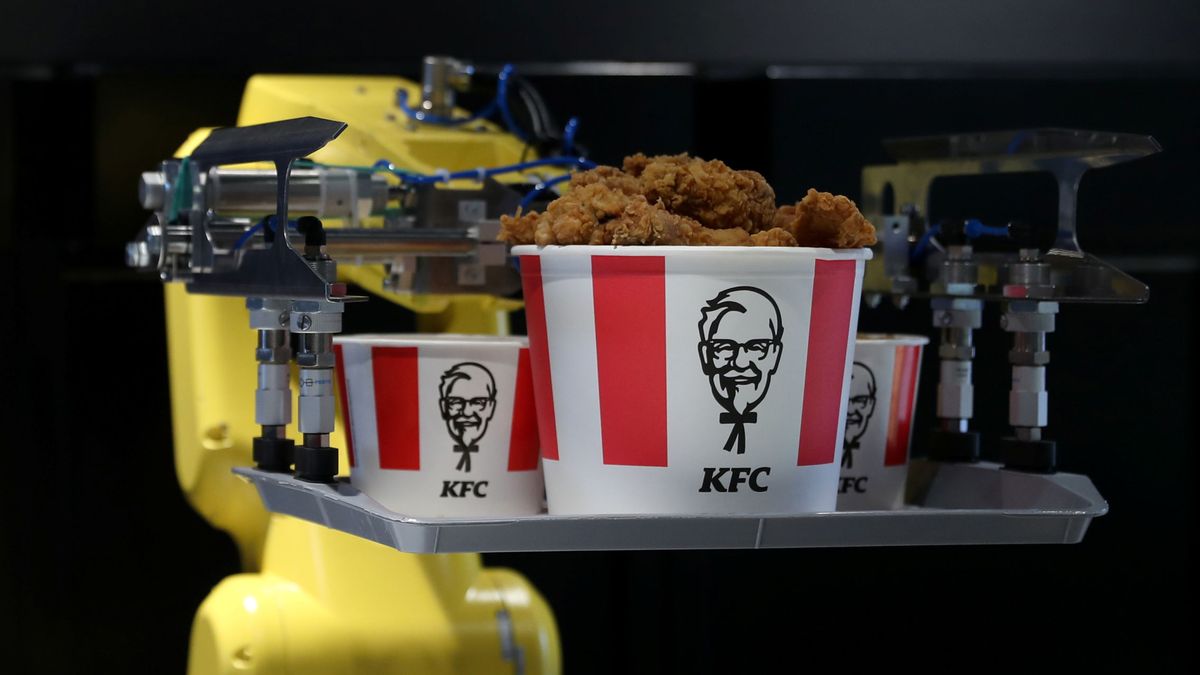El guiño comercial de Fernández Vara con los pollos de KFC