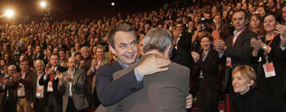 Foto: Zapatero devolverá ‘in extremis’ 400 euros a cada  contribuyente para frenar el desplome del consumo