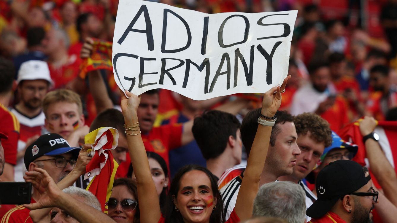 Foto: España se cargó a la favorita. (Reuters/Lee Smith)
