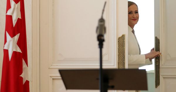 Foto: Cristina Cifuentes tras anunciar su dimisión como presidenta de la Comunidad de Madrid. (Reuters)