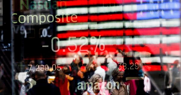 Foto: Una pantalla muestra los valores del índice compuesto del mercado Nasdaq en Times Square, Nueva York (Estados Unidos). (EFE)