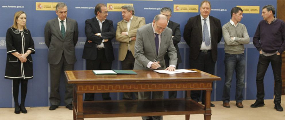 Foto: Sindicatos e Iberia firman la oferta de Tudela y ponen fin a la huelga