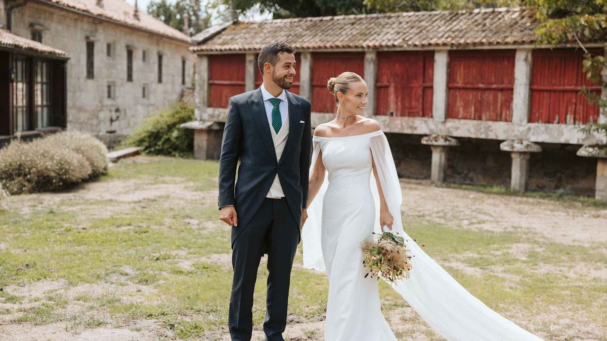 El álbum de la boda de Juana en un pazo de Galicia: del vestido de Montenegro con choker de brillantes a la decoración repleta de flores multicolores
