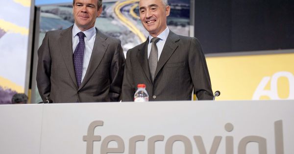 Foto: Fotografía facilitada por Ferrovial del CEOl, Iñigo Meirás, (i) y el presidente, Rafael del Pino. (EFE)