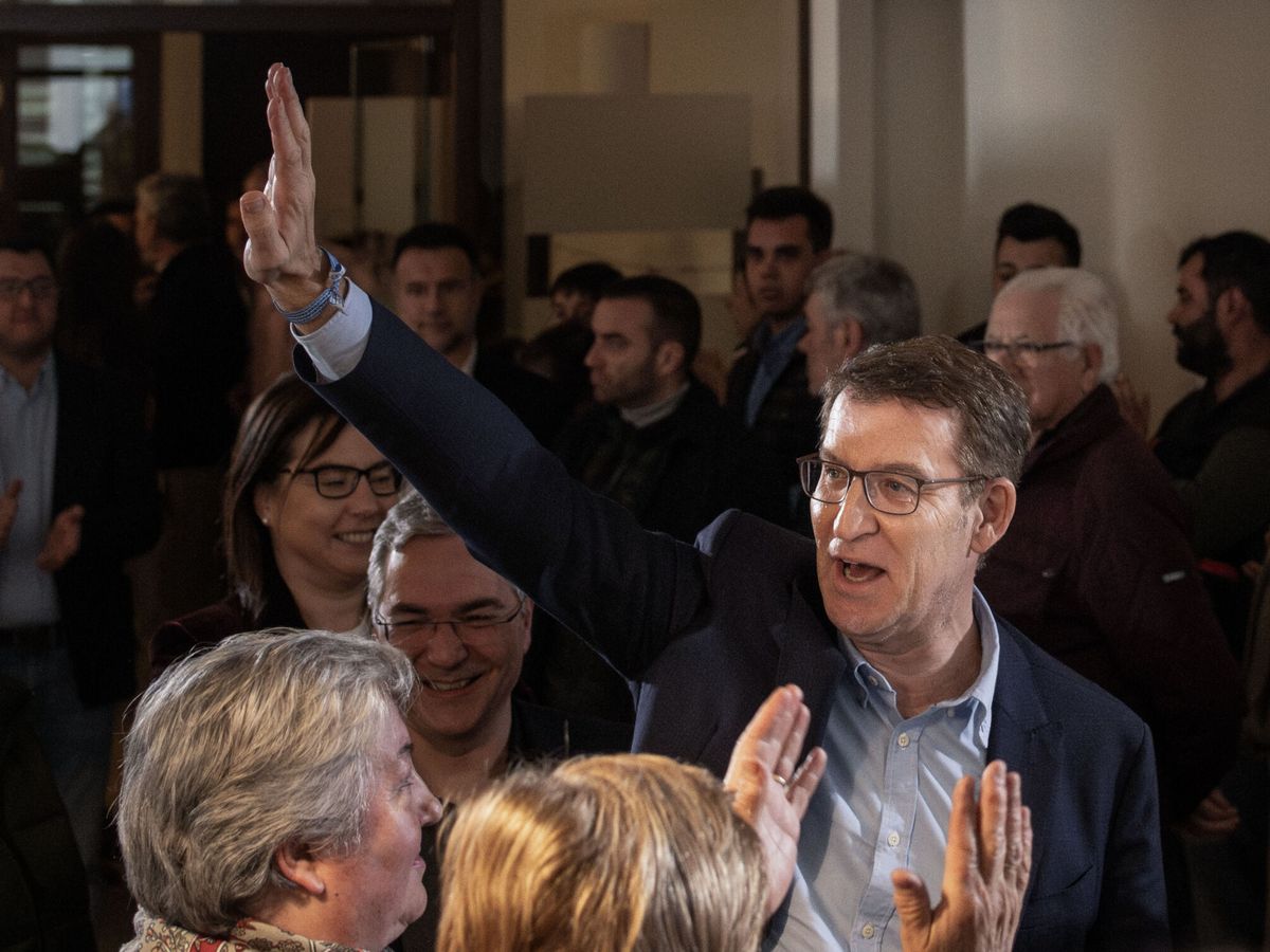 Foto: El líder del PP, Alberto Núñez Feijóo, durante un mitin en A Pobra de Trives (Ourense). (EFE/Brais Lorenzo)