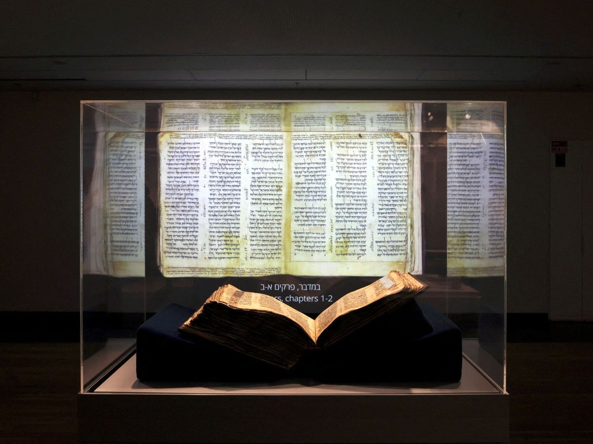 Foto: El Codex Sassoon en una imagen de archivo. (Reuters/Nir Elias)