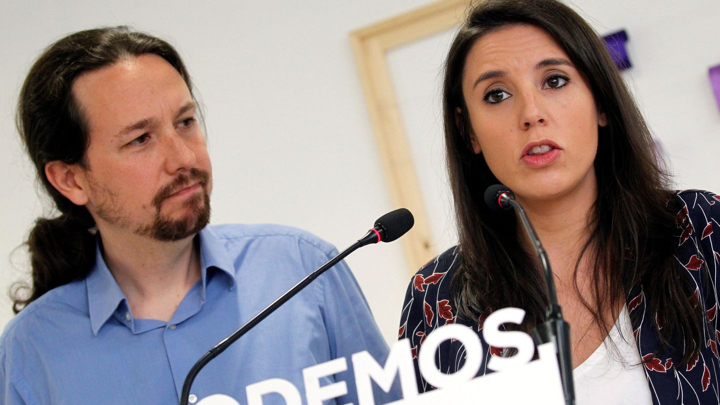 Pablo Iglesias e Irene Montero, en la rueda de prensa en la que pusieron su cargo a disposición de las bases. (EFE)