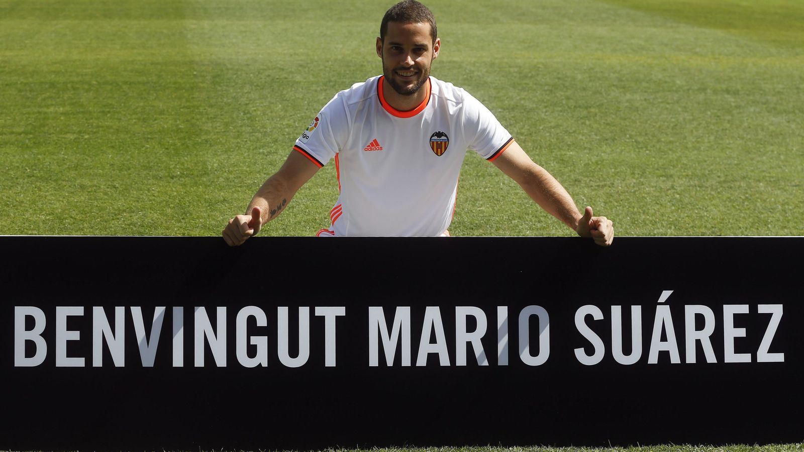 Foto: Mario Suárez jugará a préstamo en el Valencia (EFE)