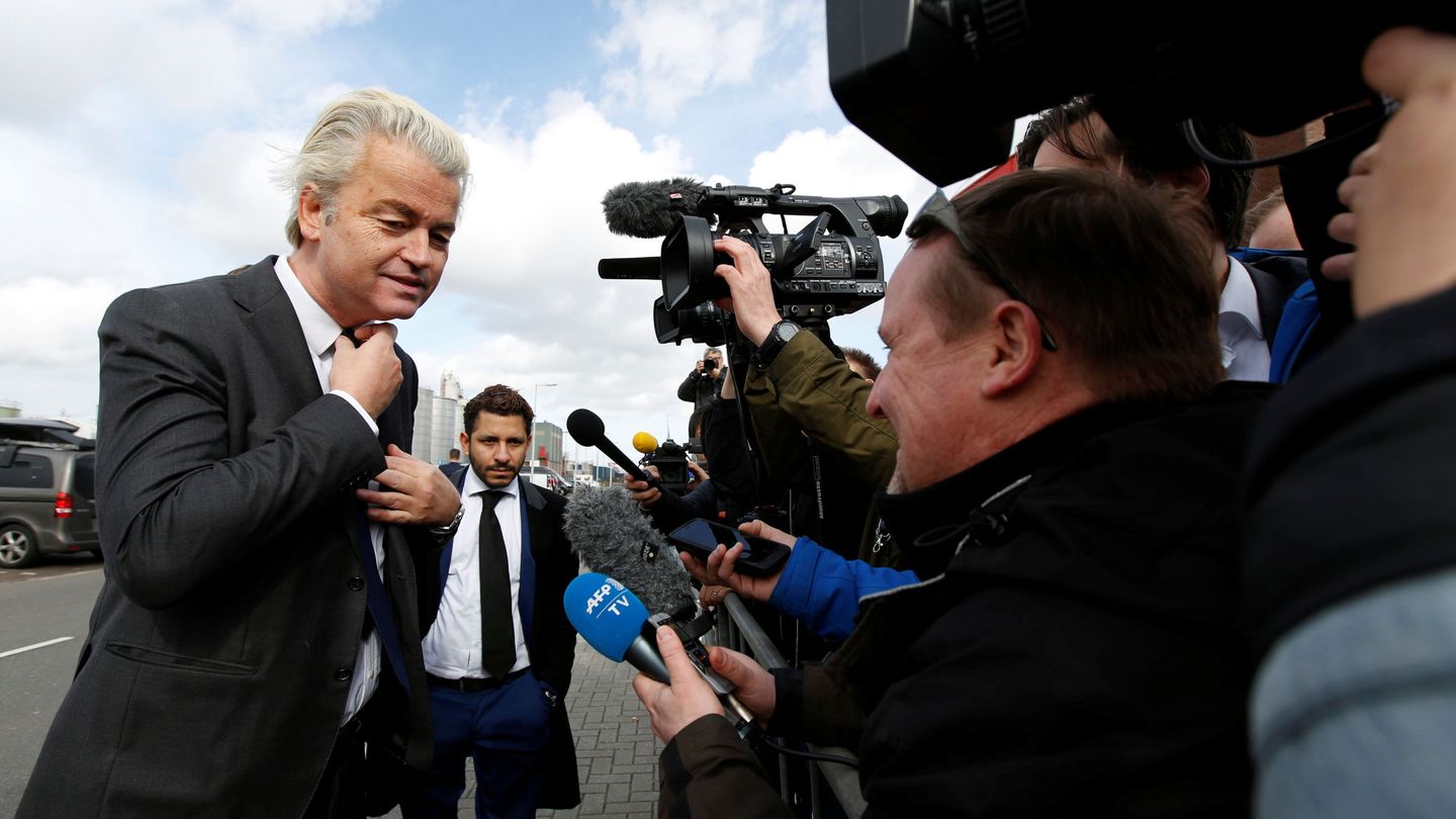 Geert Wilders habla ante las cámaras en Amsterdam, el 5 de marzo de 2017 (Reuters)