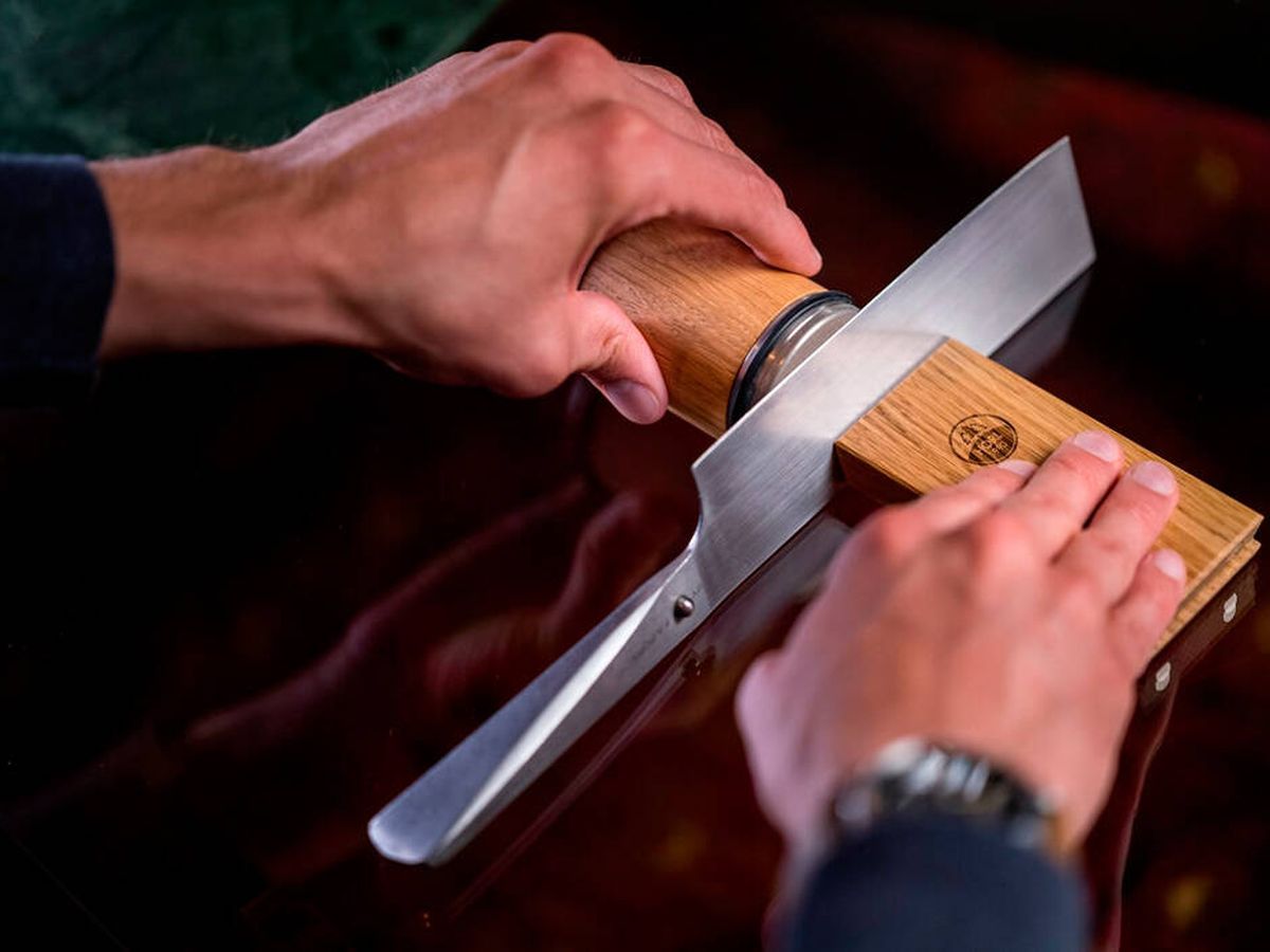 Foto: Cómo afilar cuchillos en casa: afiladores manuales y eléctricos