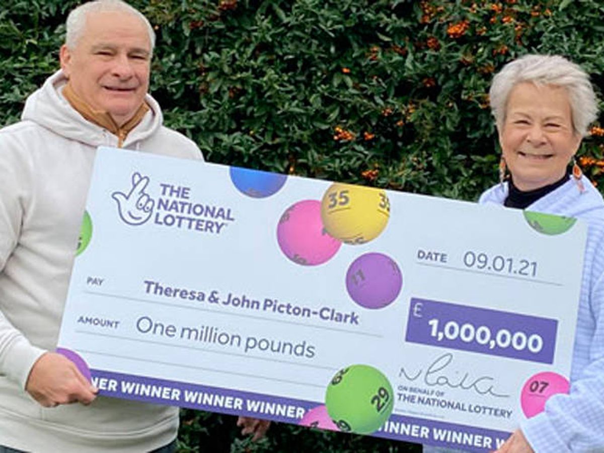 Foto: Theresa y John Picton-Clark han decidido compartir su suerte con los amigos (National Lottery)