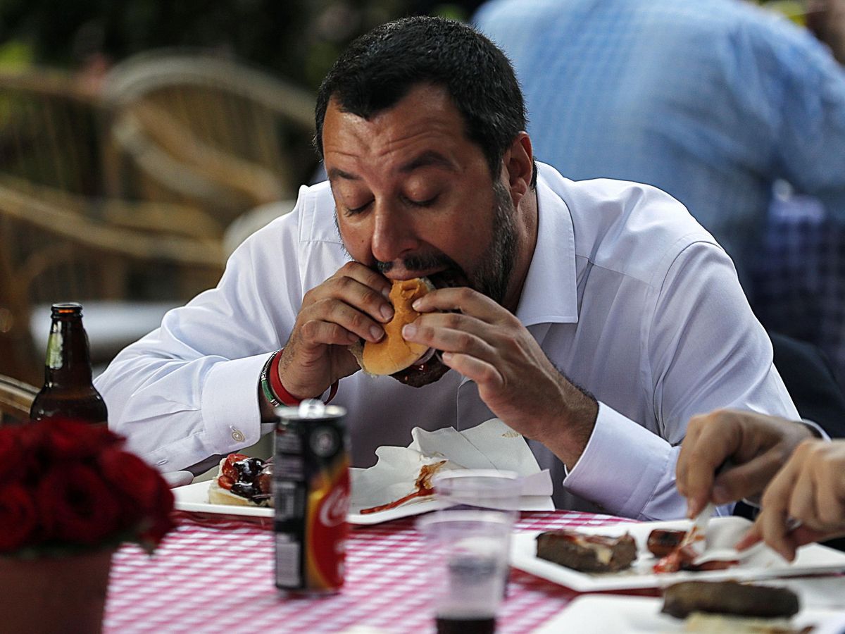 Foto: Matteo Salvini come una hamburguesa. (EFE)