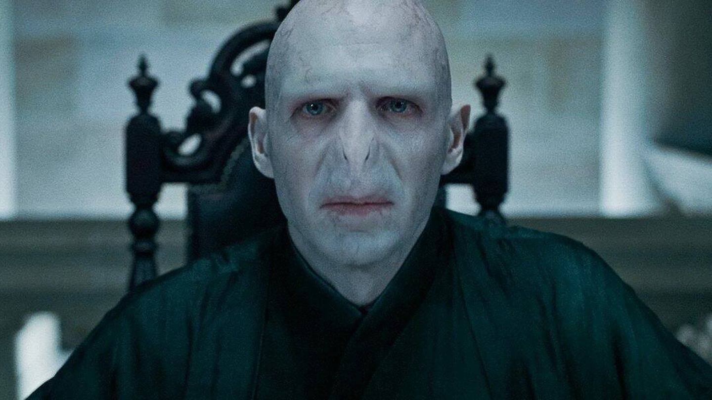 Ralph Fiennes como Lord Voldemort en un fotograma de la película 'Harry Potter y el cáliz de fuego'. (Warner Bros.)