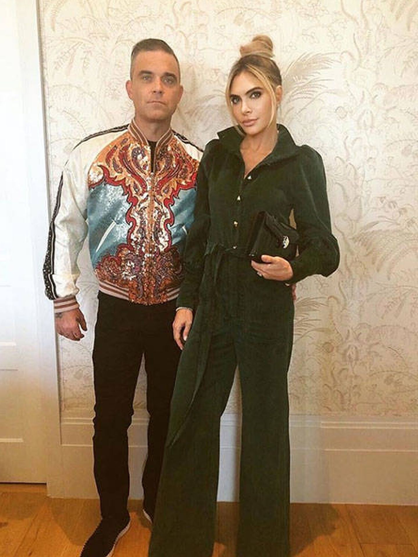 Robbie Williams junto a su esposa, Ayda Field. (Instagram @robbiewilliams)