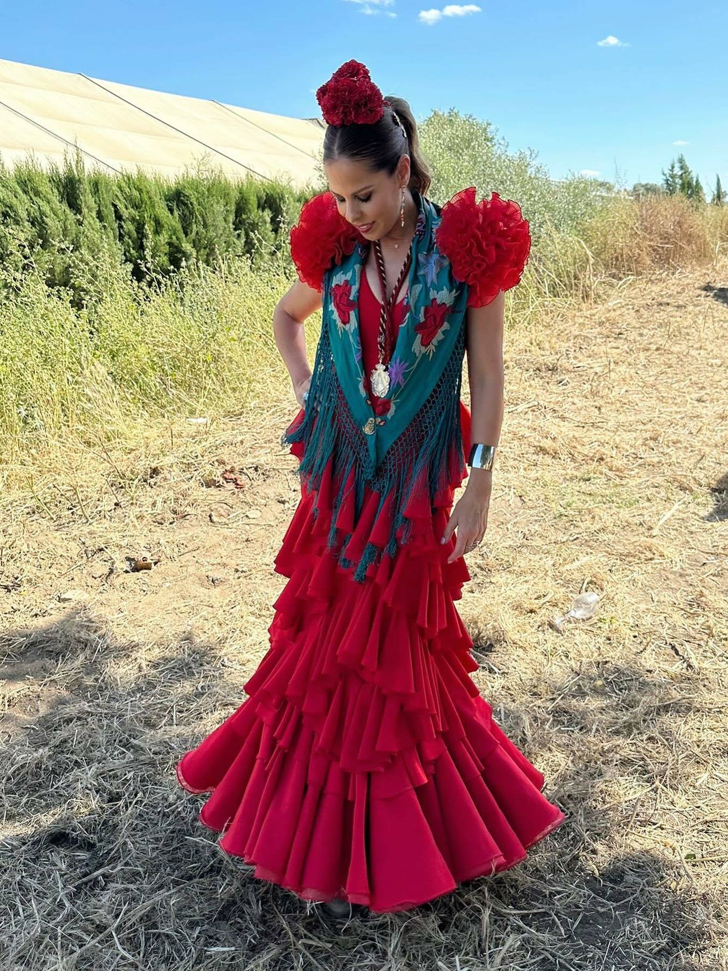 La apuesta por el rojo de Pastora Soler para este Rocío. (Instagram / @pastora_soler)