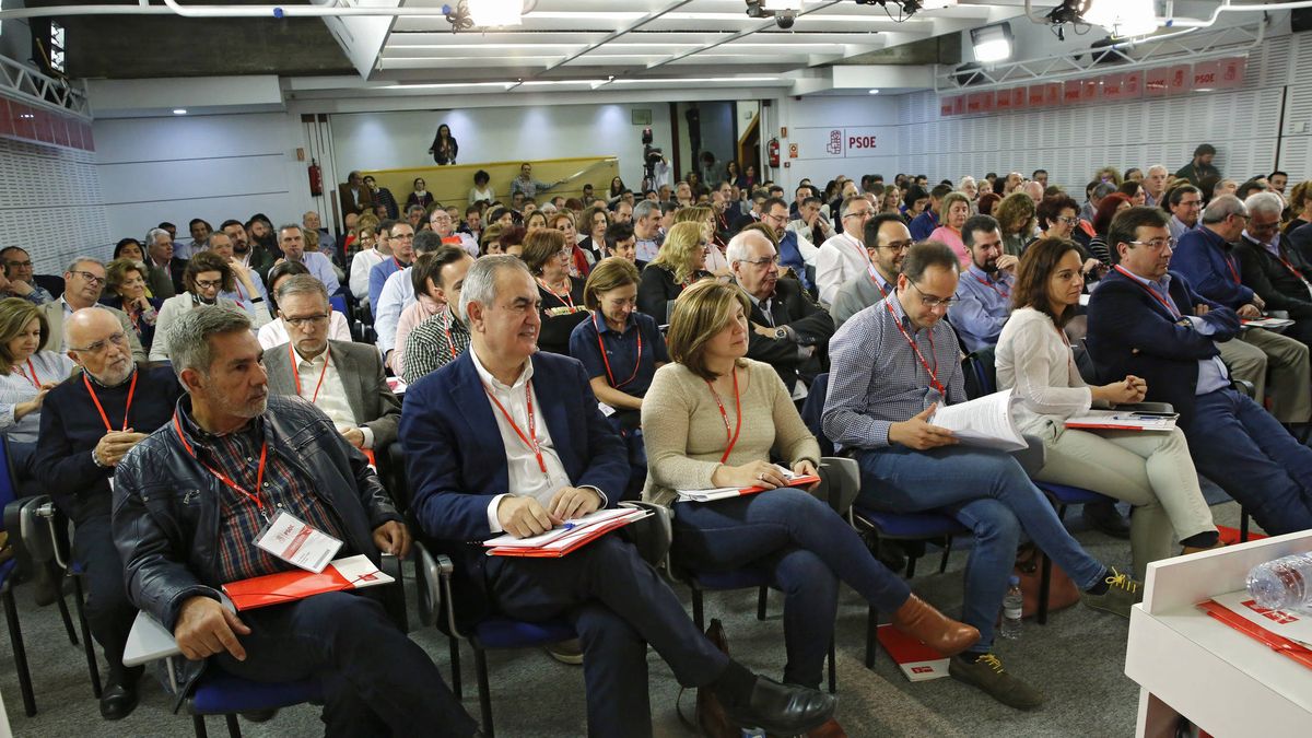 El PSOE quiere huir del "asamblearismo", regular las consultas y acotar las primarias