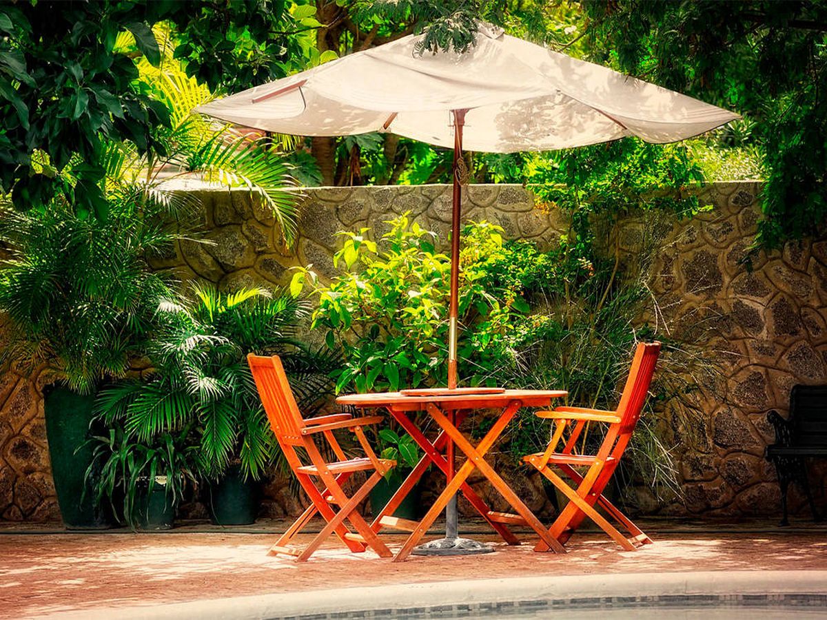 Foto: Sombrillas y toldos para protegerse del sol en el jardín o la terraza (Pixabay)