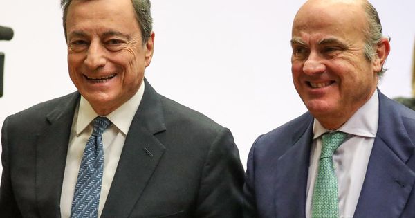 Foto: El presidente del Banco Central Europeo (BCE), Mario Draghi (izda.), y el vicepresidente, Luis de Guindos. (EFE)