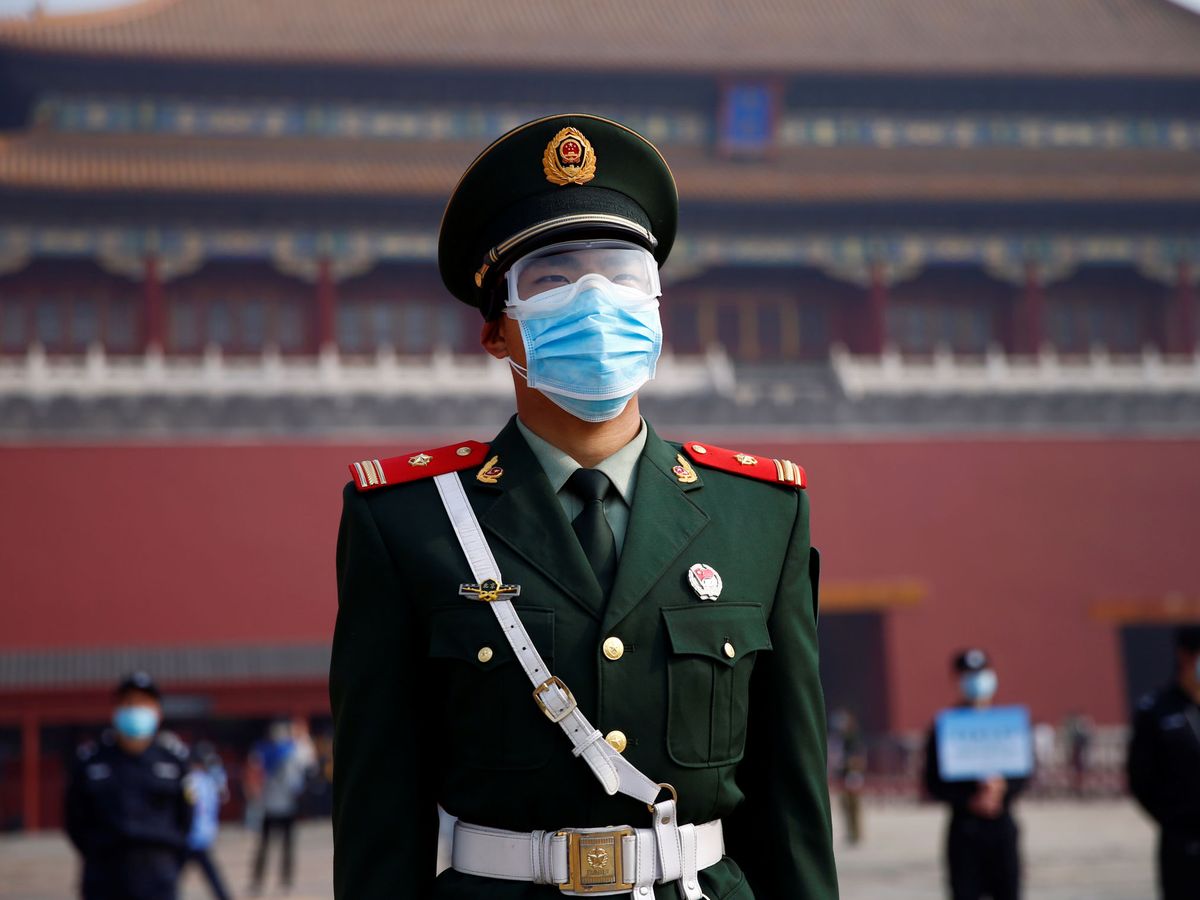 Foto: Un oficial de Policía en Beijing. (Reuters)