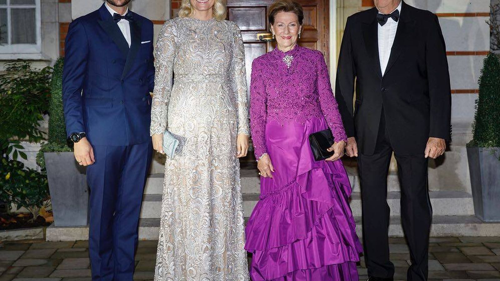 Foto: Los príncipes Haakon y Mette-Marit y los reyes Sonia y Harald de Noruega. (Instagram Casa Real Noruega)