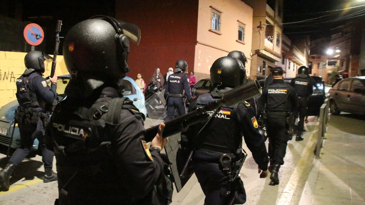 Un menor recibe dos disparos de bala de unos encapuchados en Ceuta