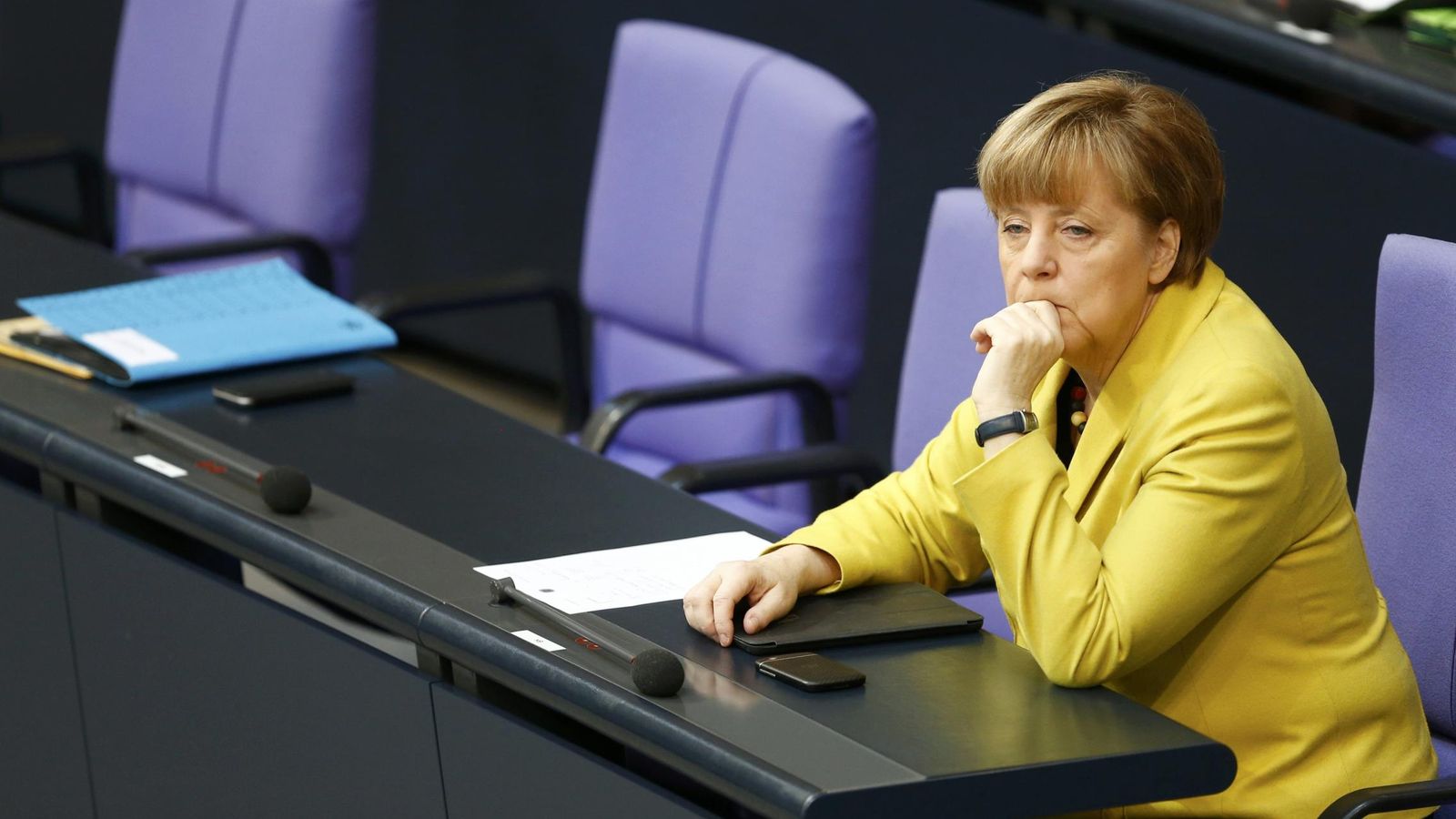 Foto: La canciller alemana Angela Merkel, en su escaño del Bundestag. (Reuters)