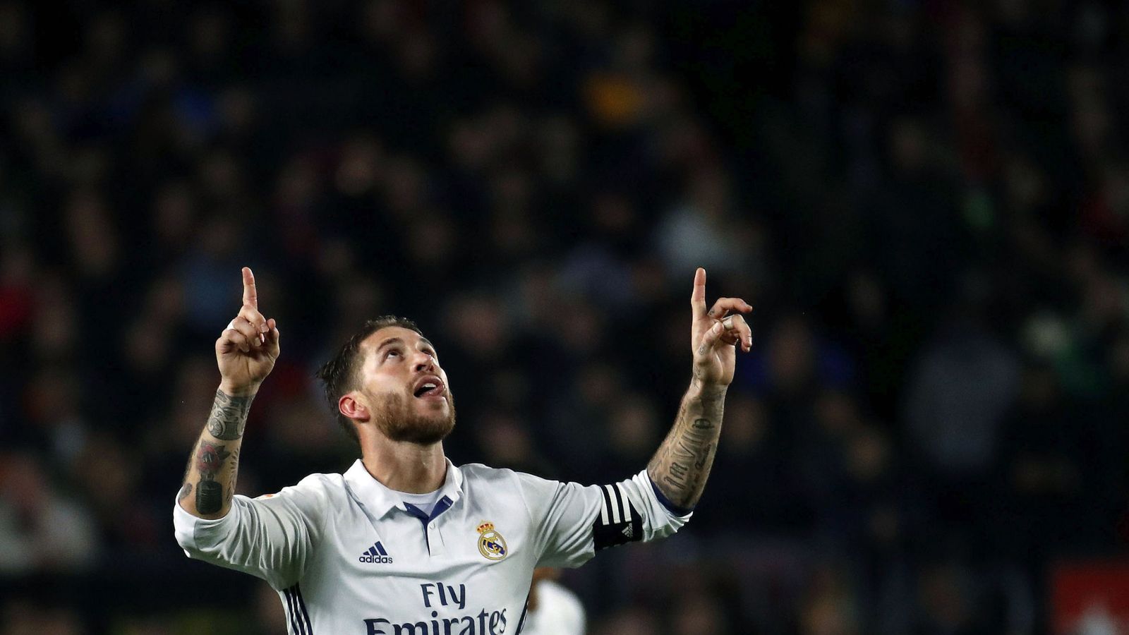Foto: Sergio Ramos celebra su gol en el Camp Nou. (EFE)
