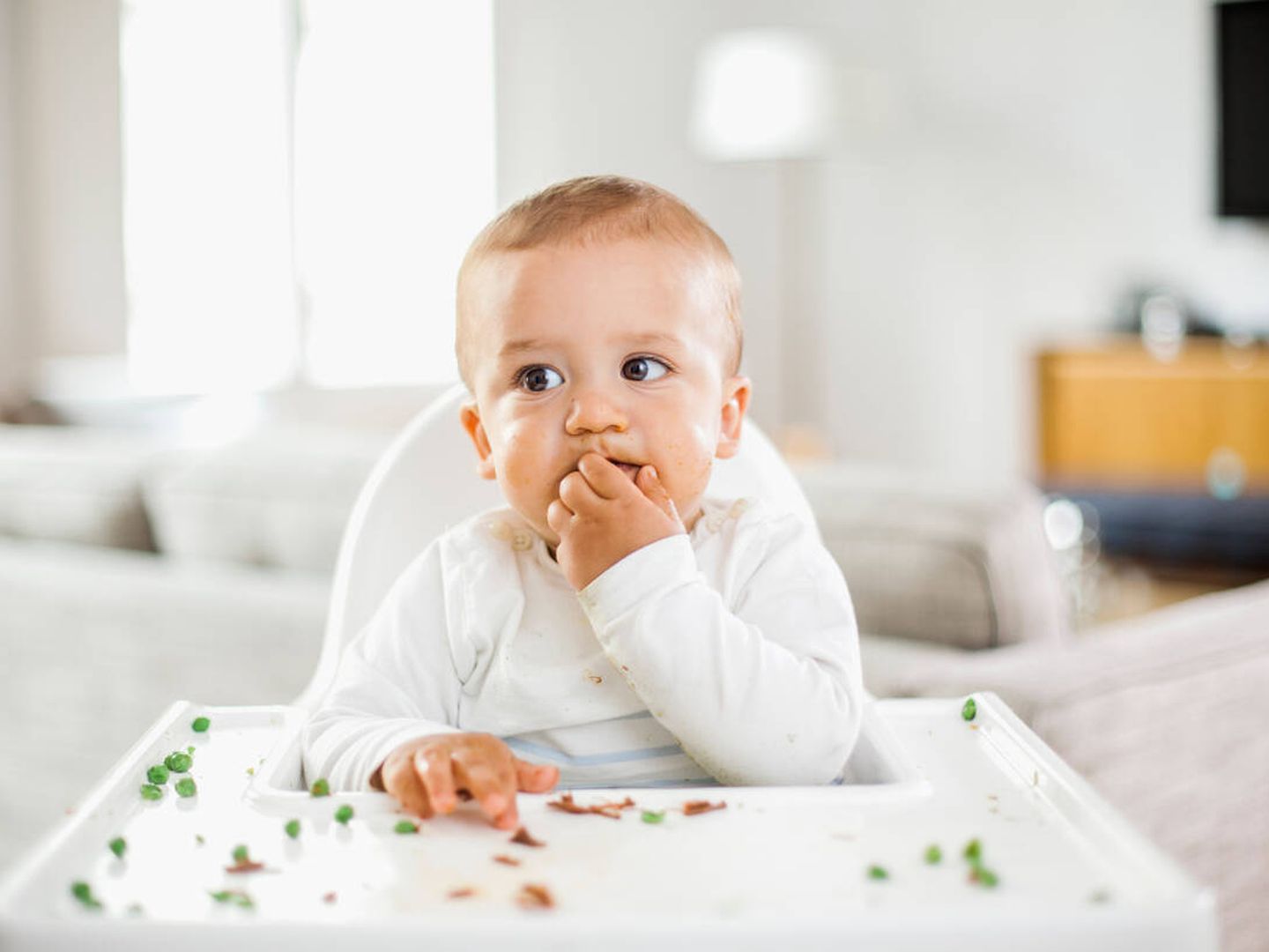 Bebé comiendo (Fuente: iStock)