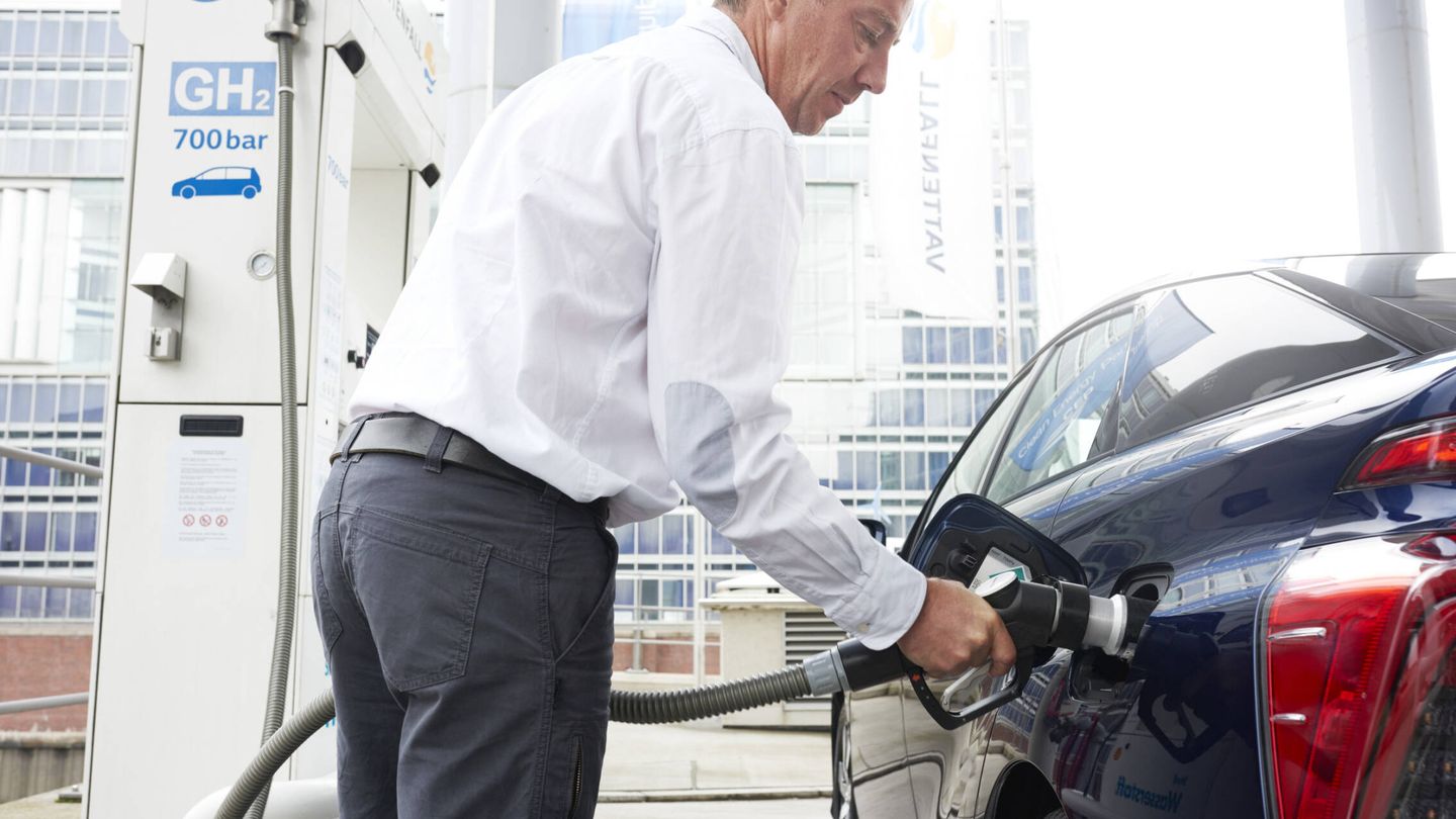 El repostaje de hidrógeno de un vehículo de pila de combustible puede llevar solo tres minutos.