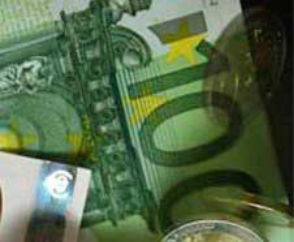 Foto: El euro se resiente por la rebaja del rating griego