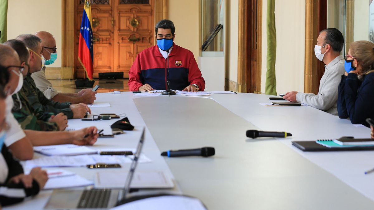 "Bioterrorismo" y "pócimas" contra el Covid: por qué Twitter borró este tuit de Maduro
