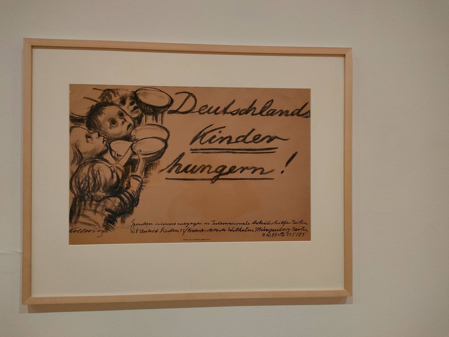 Grabado de Kollwitz que apela al hambre que pasaban los niños en Alemania 