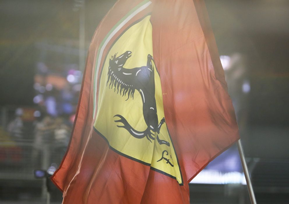 Foto: Una bandera de Ferrari que ondeaba en el pasado GP de Singapur.