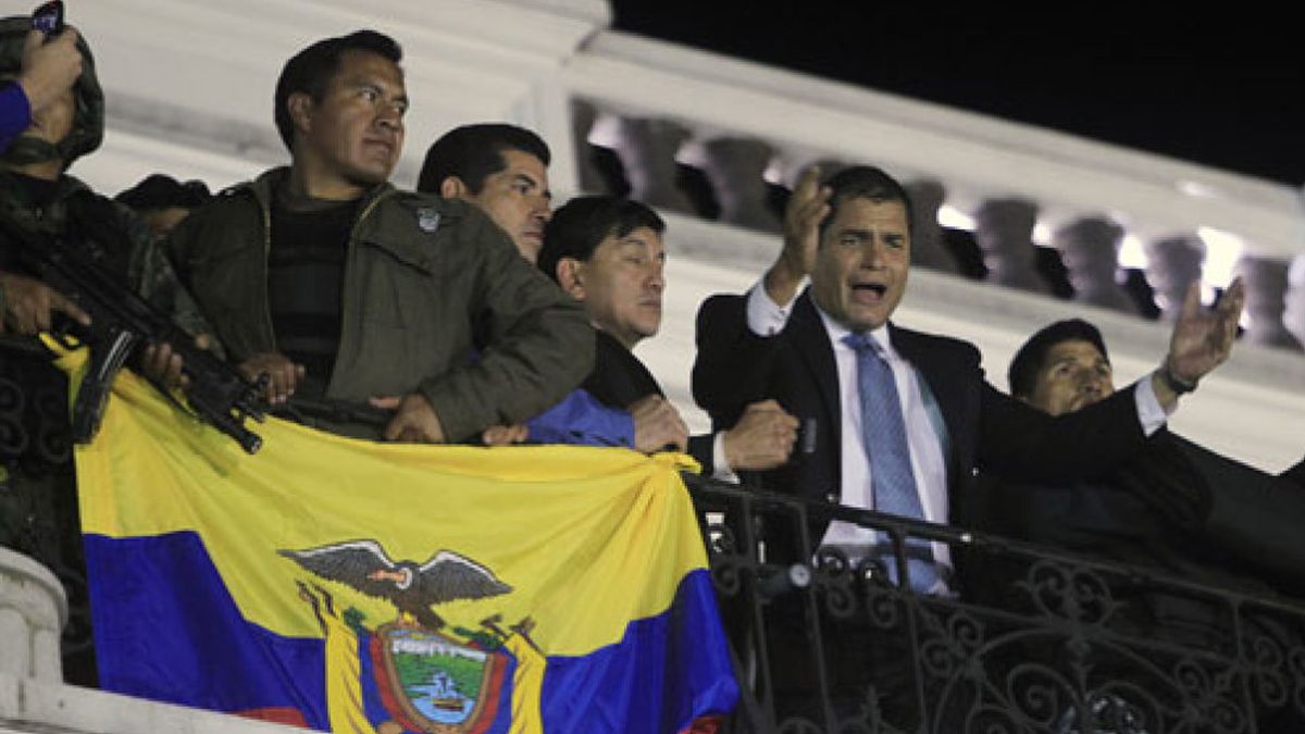 Correa acusa a la oposición de un "intento de golpe de Estado"