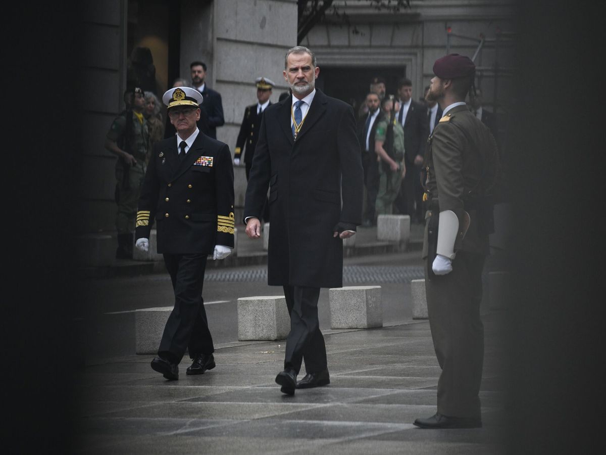 Foto: El rey Felipe VI durante la apertura solemne de las Cortes Generales de la XV Legislatura. (Fernando Sánchez/Europa Press)