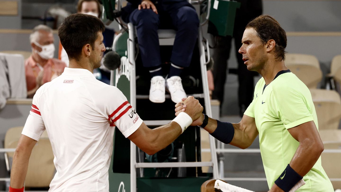 Nadal felicita a Djokovic tras su victoria. (EFE)