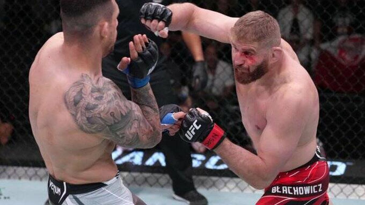 UFC Vegas 54 | Jan Blachowicz tala las piernas de Aleksandar Rakic hasta lesionarlo