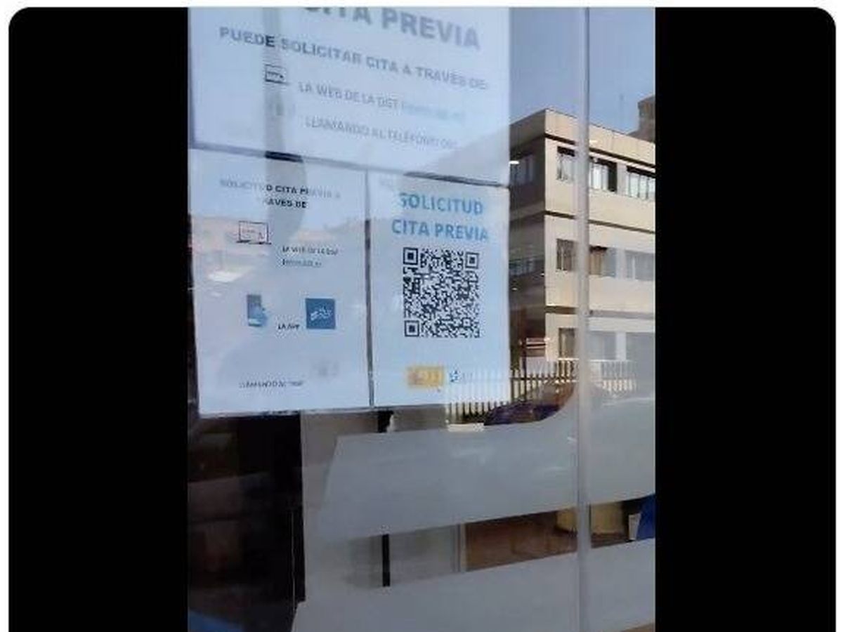 Foto: Así es el cartel que ha puesto la DGT en su sede en Burgos (X/@cochifried)