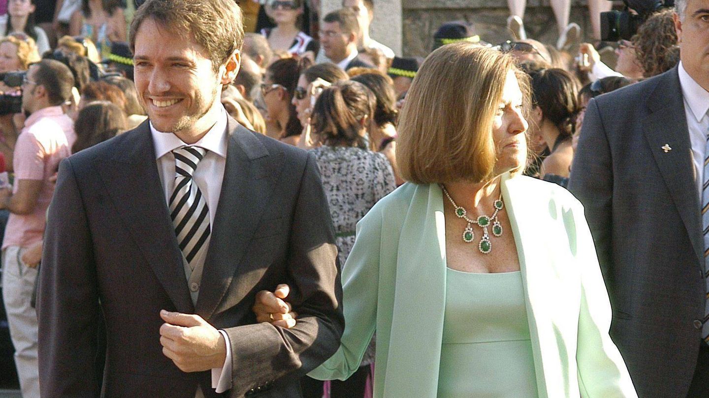 Manuel Martos, junto Natalia Figueroa el día de su boda con Amelia Bono. (EFE)