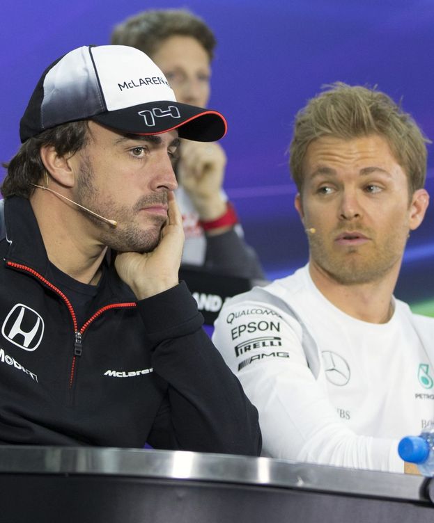 Foto: Fernando Alonso y Nico Rosberg en 2016. (EFE)