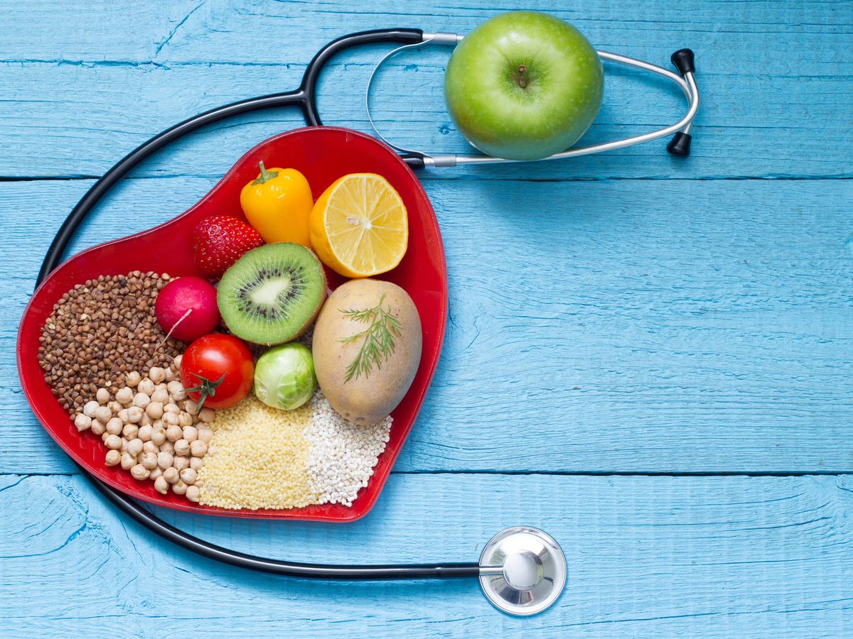 Foto: Frutas y frutos secos son fundamentales para proteger el corazón. (iStock)